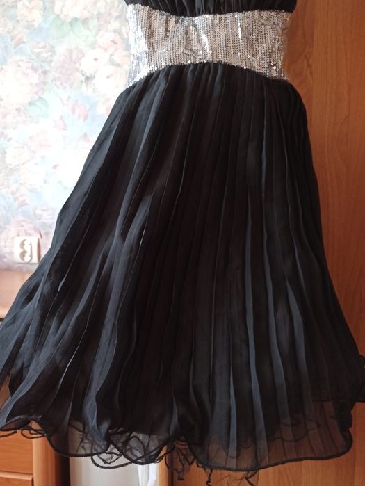 Короткое платье с пышной юбкой на праздник