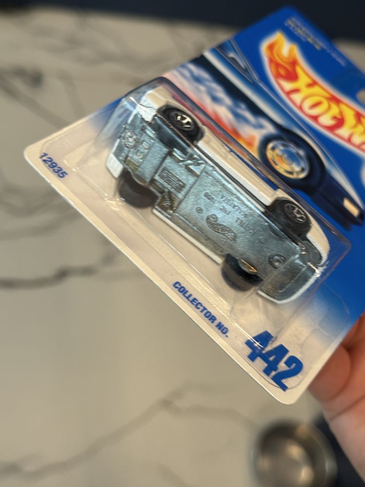 Hot Wheels FERRARI F40 potęga! Biała, otwierana klapa, 34 lata model