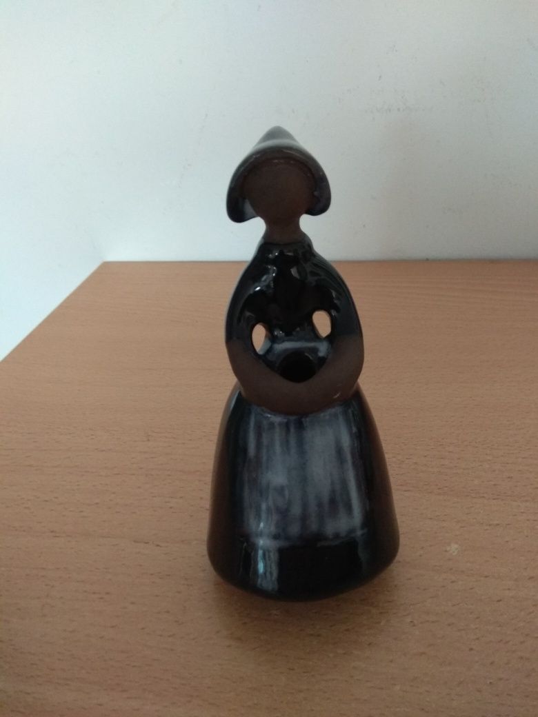 Ceramiczna figurka. Kobieta Amiszka. Elsi Bourelius.