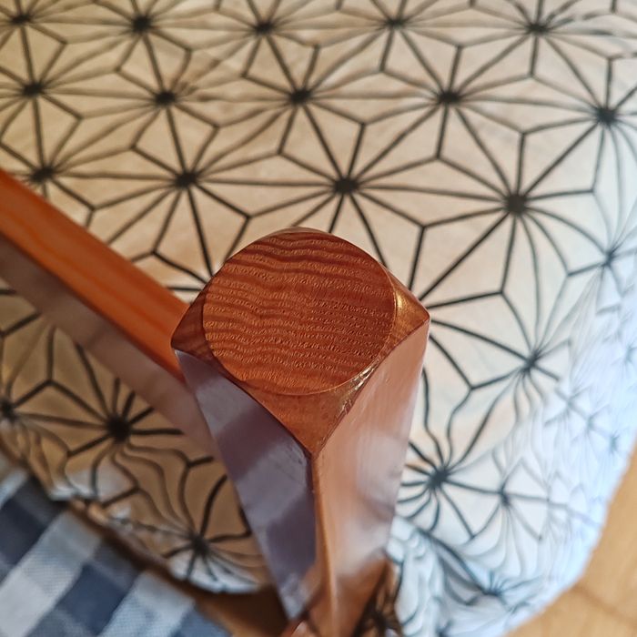Cama de solteiro em madeira