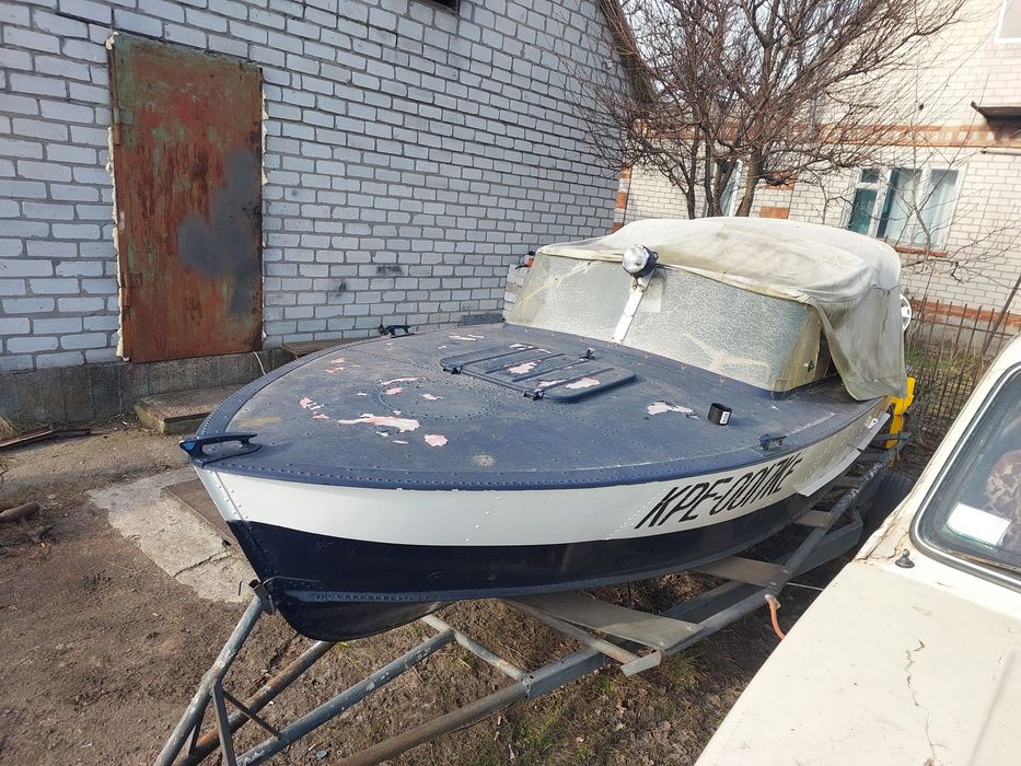 Продам моторный човен Прогресс 2