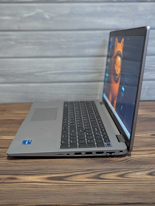 Ноутбук Dell Latitude 5520 16/512 NFC як новий