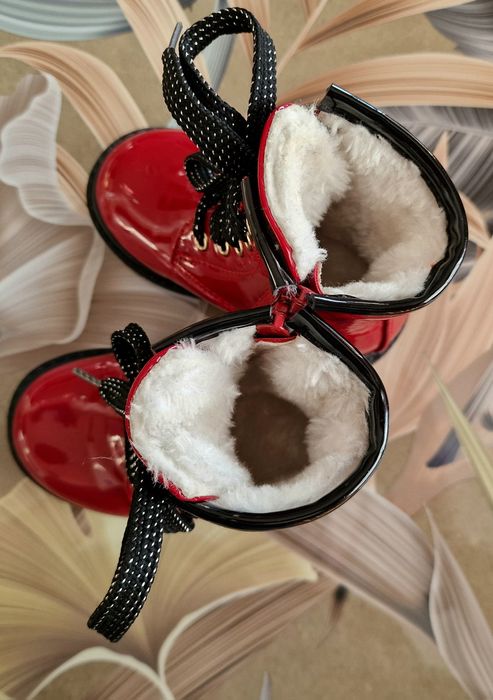 Trzewiki zimowe, ocieplane, lakierowane- cudo r.22 jak nowe