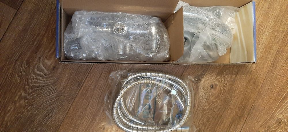 Смеситель для ванны и душа.