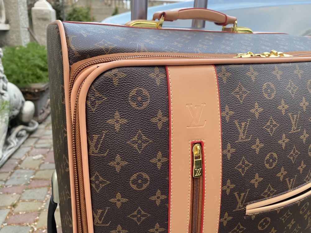 Продам чемодан Louis Vuitton