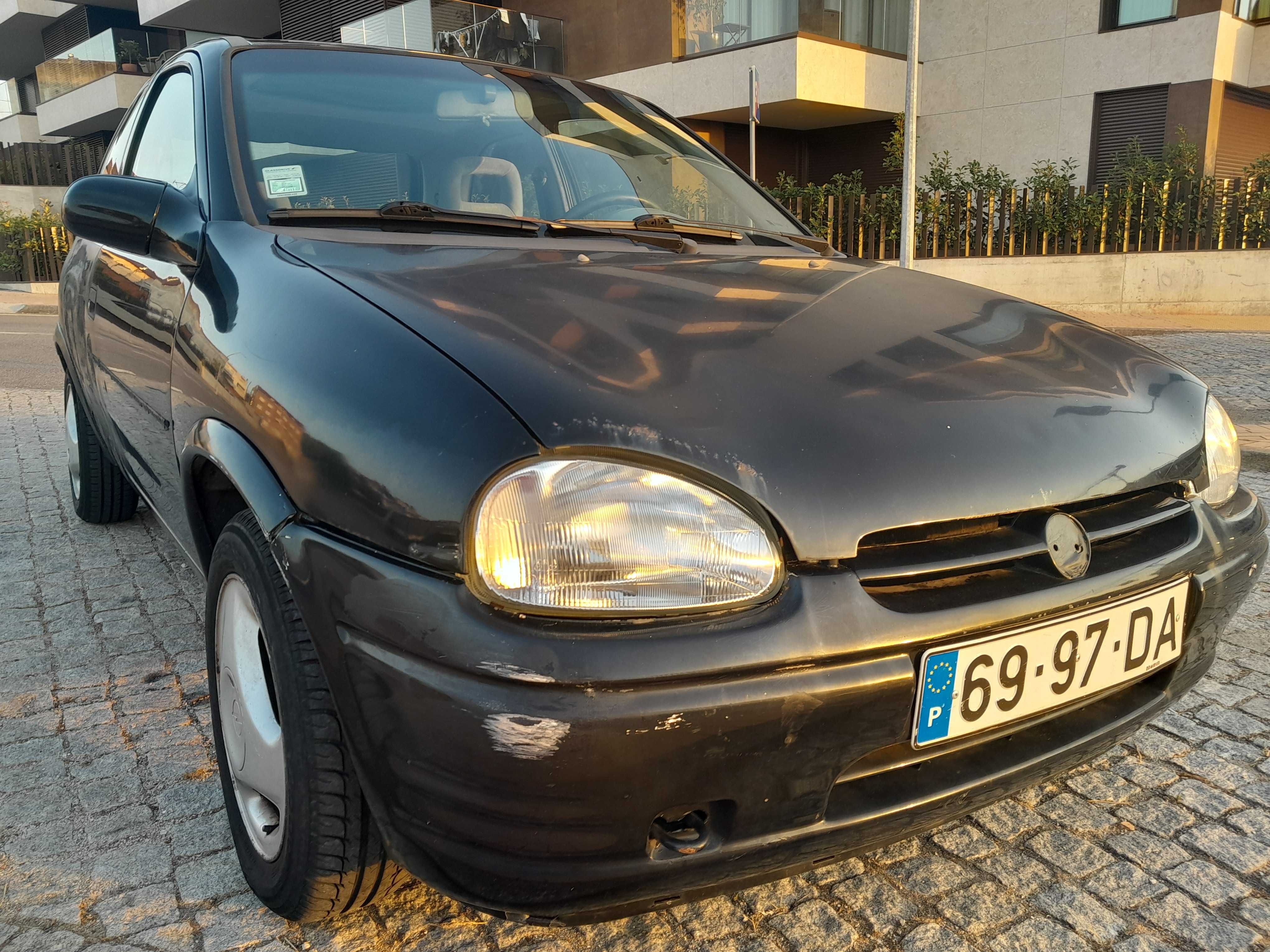 Opel Corsa-B funcional sem problemas mecânicos