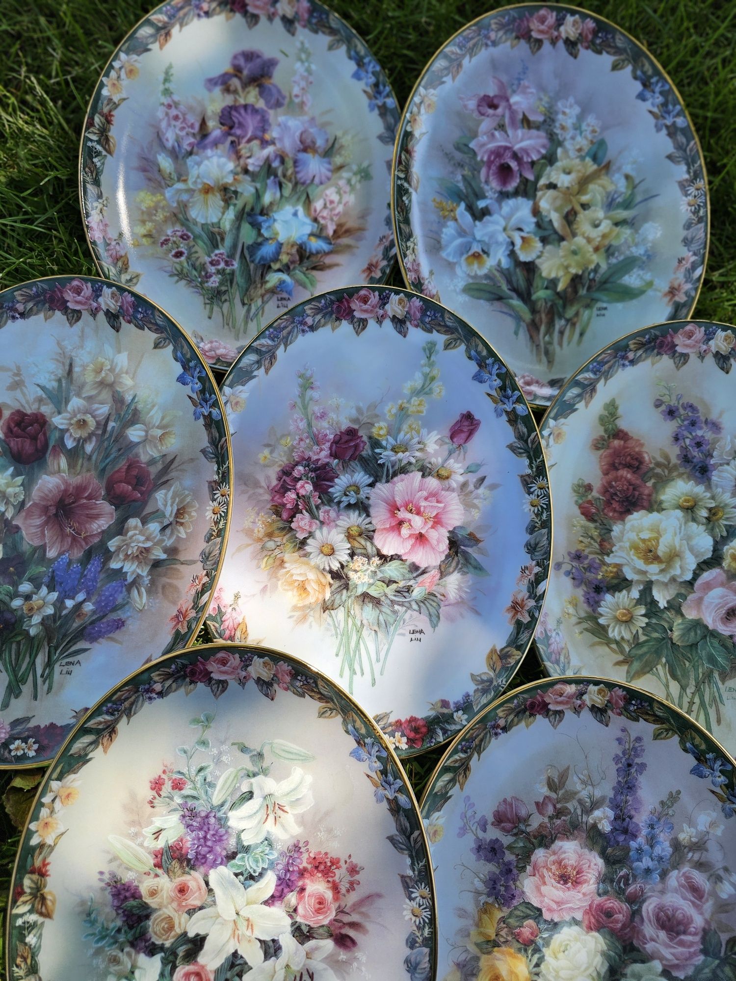 Колекційні тарілки Lena Liu's Floral Cameos".