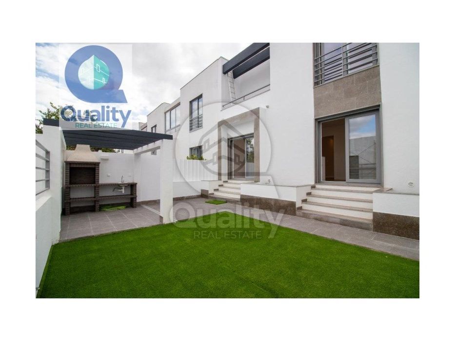 Fantástica Moradia T4 em Barreiro