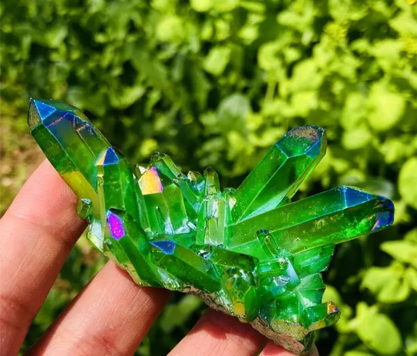 Zielony kryształ kwarcowy tęczowy aura dekoracyjny szmaragd ozdobny