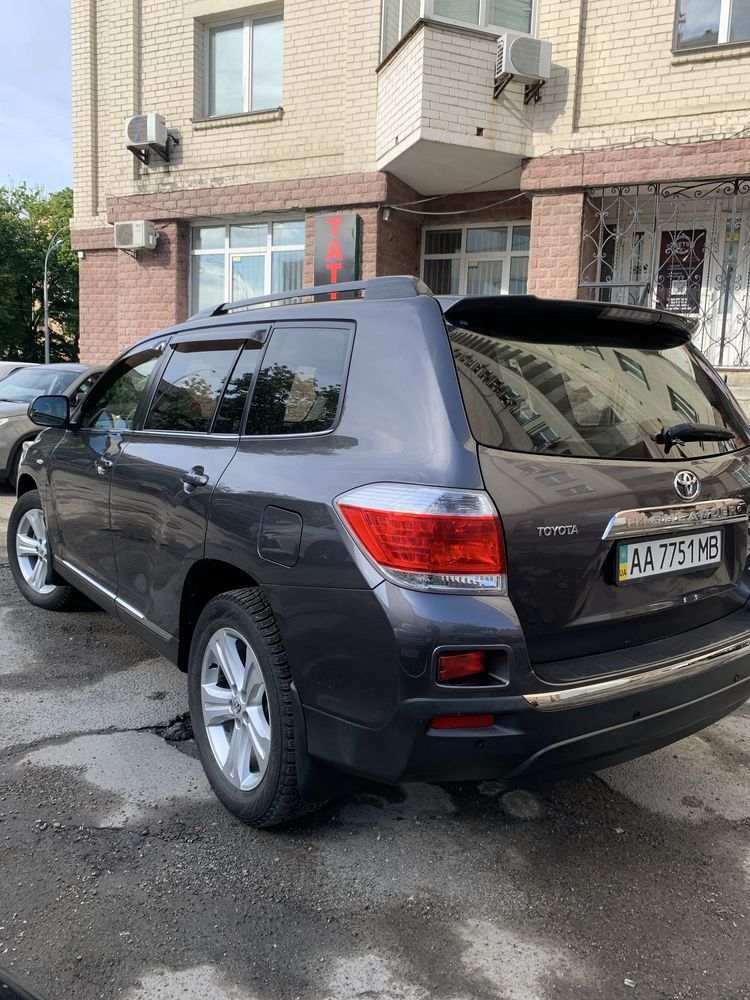 Toyota Highlander 2012 AWD XLE