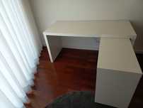 Secretária MALM com painel extraível
