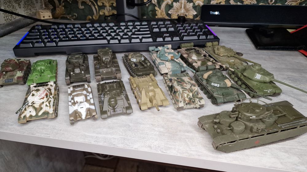Моделі танків 1:72