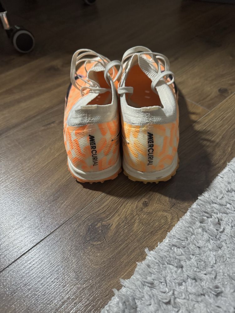 Сороконіжки Nike