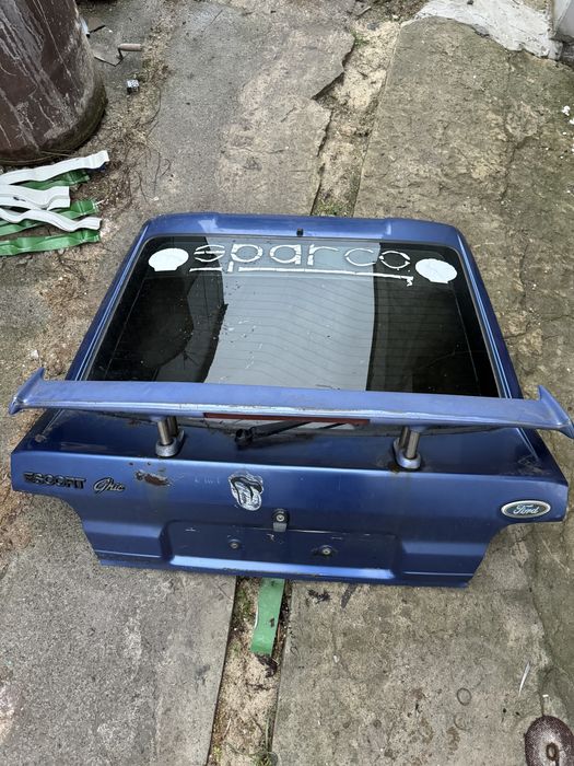 Разборка  форд эскорт крышка багажника ляда заднее стекло задняя дверь