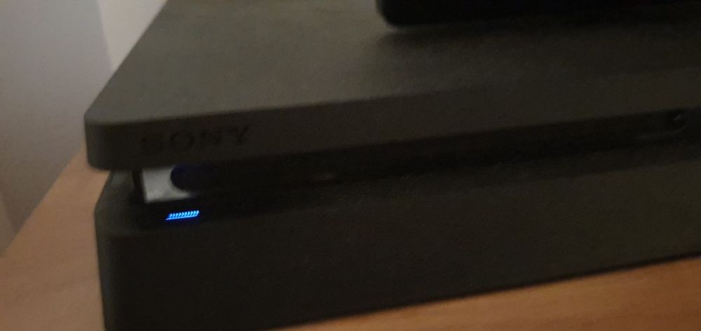 SONY PS4 500 GB x2joystick gry