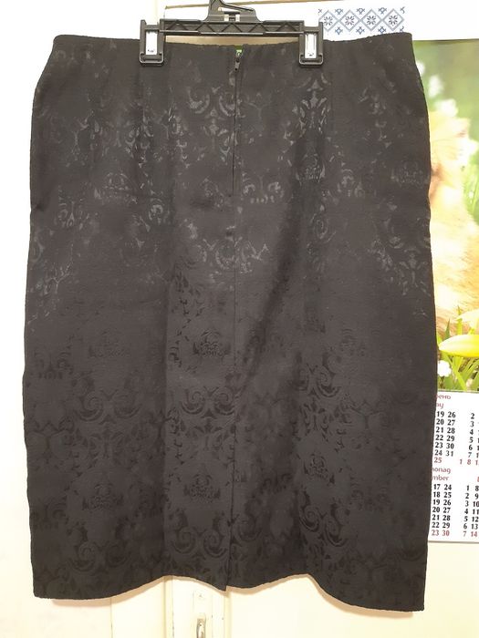 Жіночі юбки чорного та сірочорного кольору