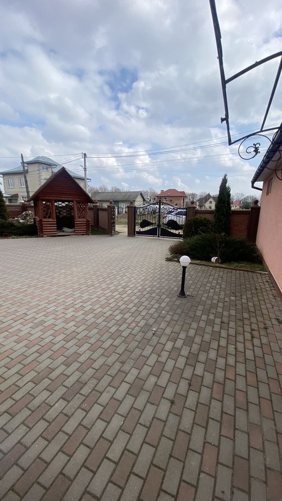 Продам будинок на 2 сім’ї з гаражем, 8 хв. від ТРЦ Depot!