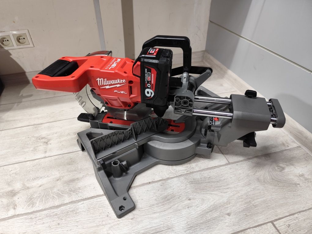Milwaukee M18 FMS 190 безщіткова акумуляторна торцовка Мілвоке оригіна