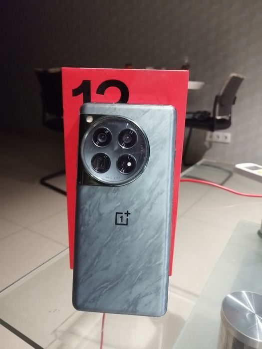 Продам телефон Oneplus 12