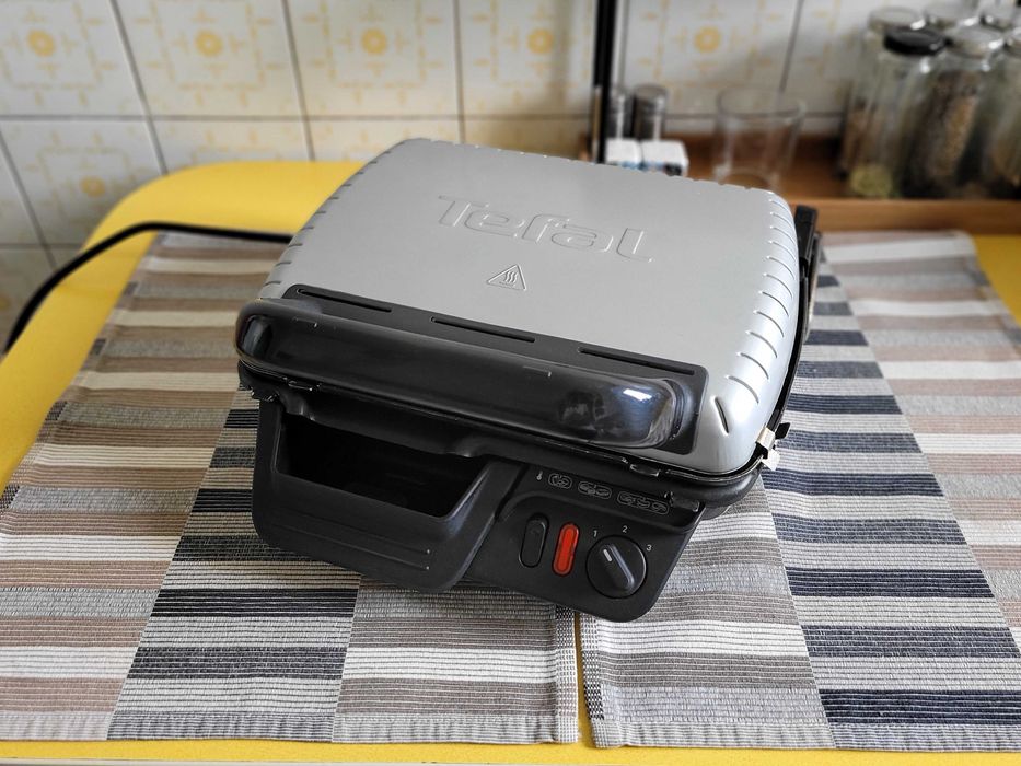 Grill elektryczny Tefal GC3050 opcja BBQ z płytami do mycia w zmywarce