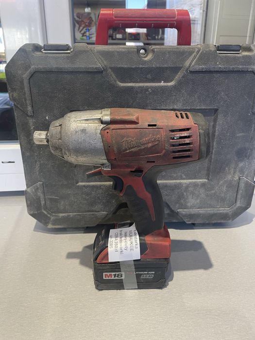 Klucz udarowy, zakrętarka Milwaukee Heavy-Duty z baterią