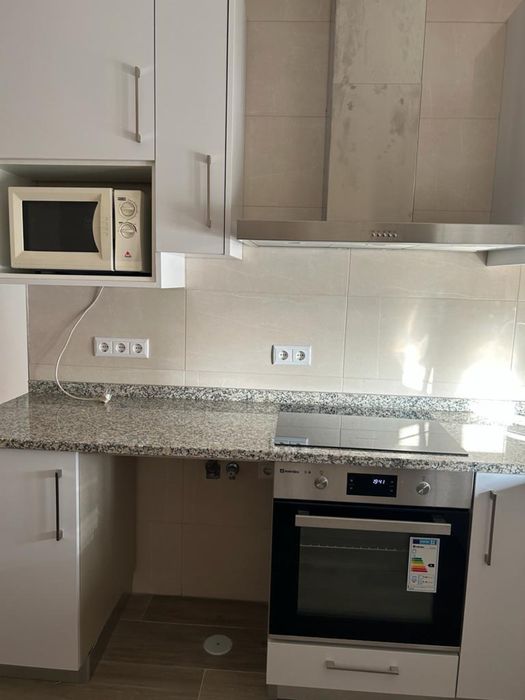 Arrenda-se T3 semi novo