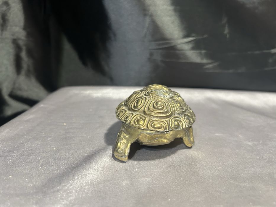 Figurka Żółwia z Mosiądzu Zamykana Szkatułka lub Popielniczka