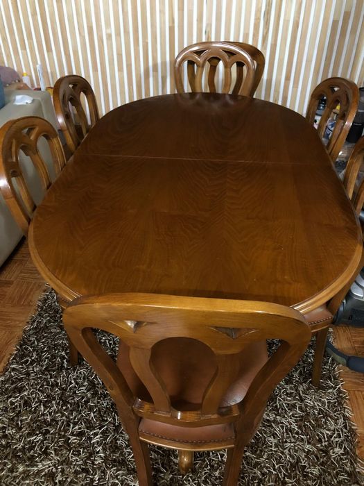 Mesa madeira maciça com 8 cadeiras