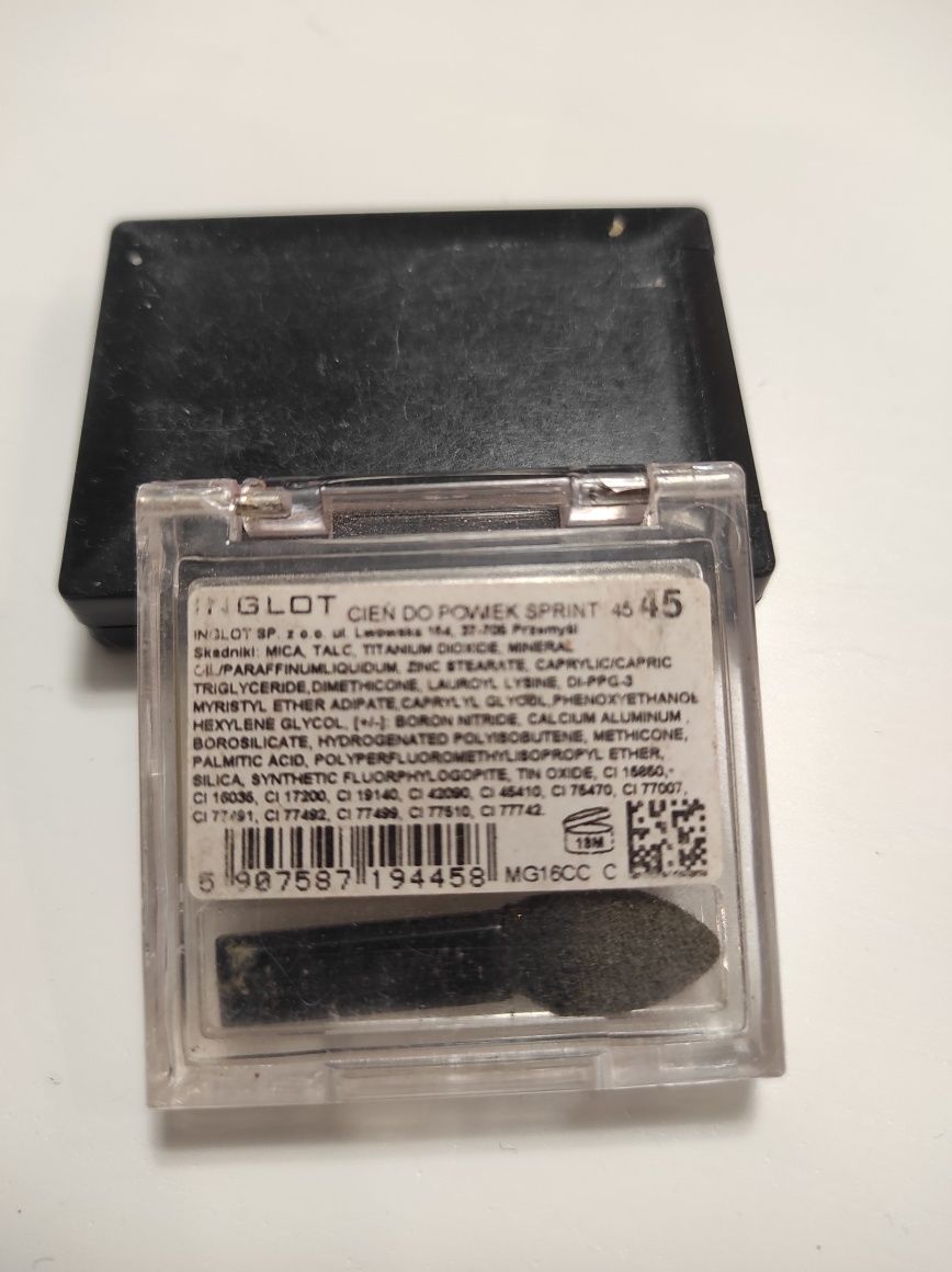 Pojedynczy cień Inglot kolor khaki oliwka