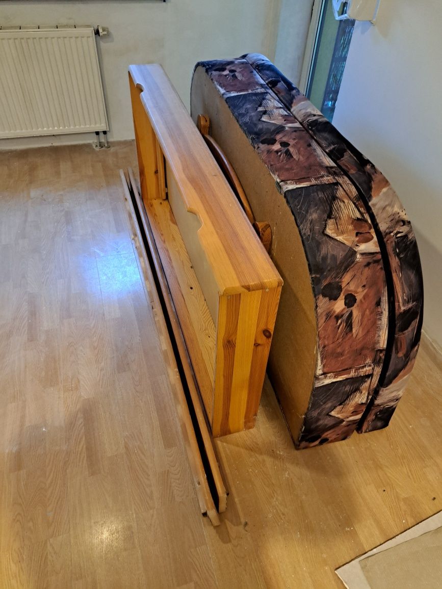 Łóżko sosnowe, lite, lakierowane
