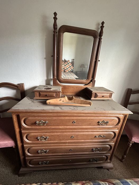 móvel de quarto com espelho