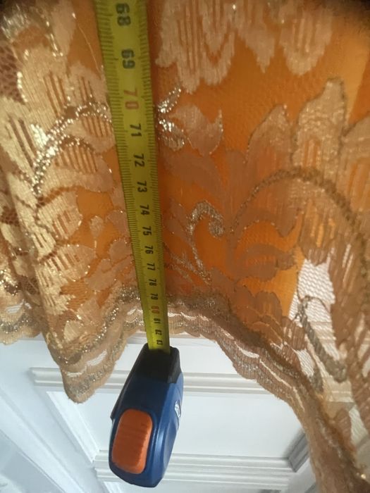 Tunica amarela e dourada em renda