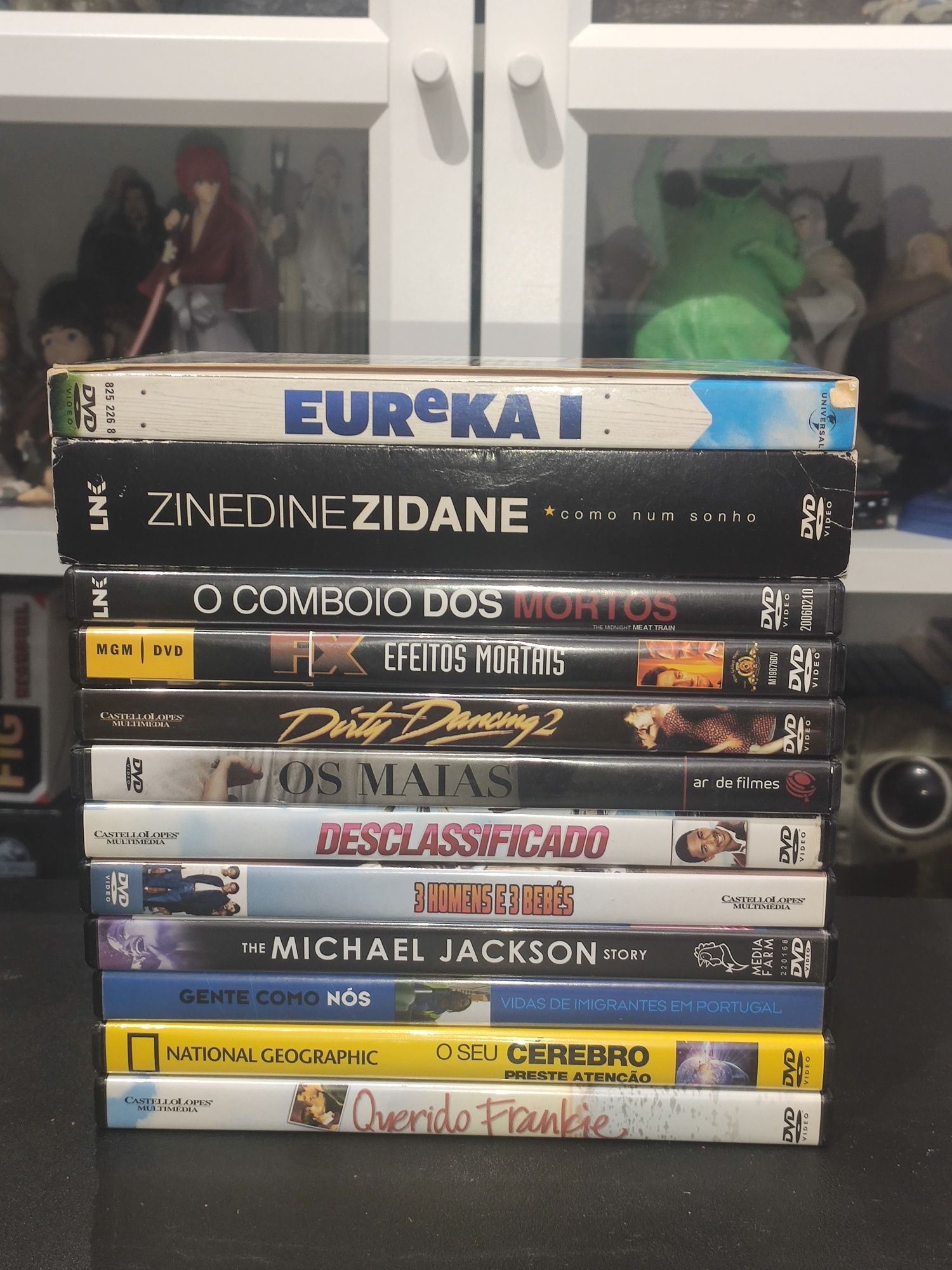 Lote de filmes e séries em DVD