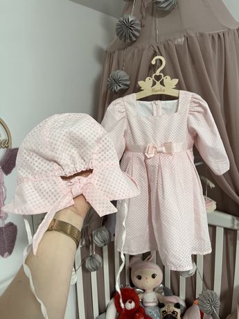 Baby Club zestaw komplet pudrowa sukienka 80 cm + kapelusz 74 cm