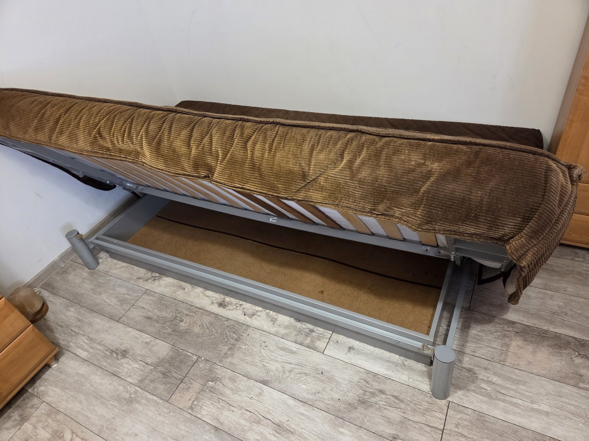 Tapczan Ikea brązowy