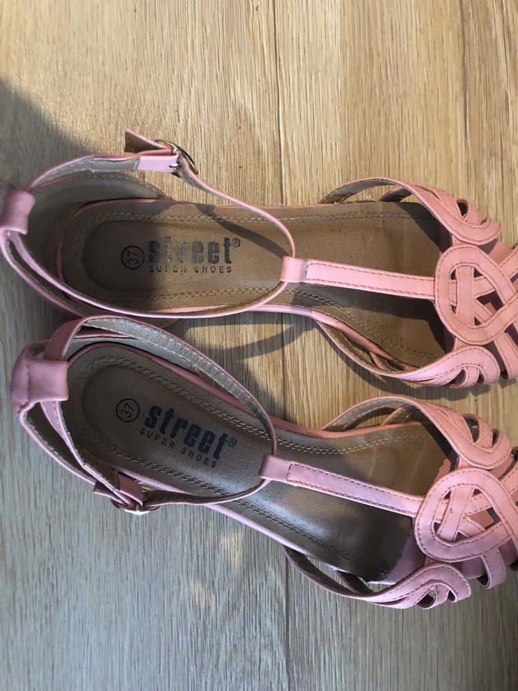 Rozowe sandalki Street shoes