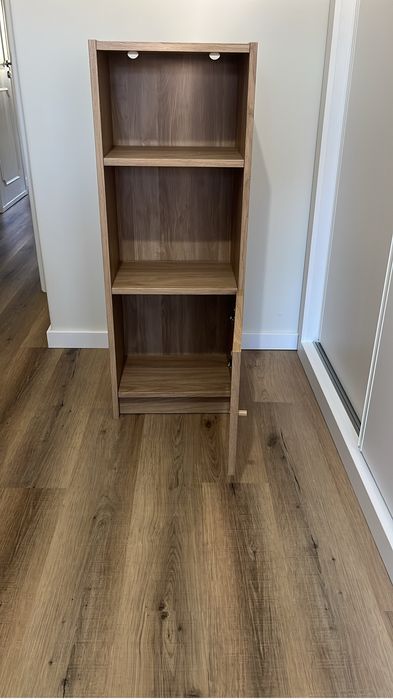 Billy com uma porta de vidro- ikea