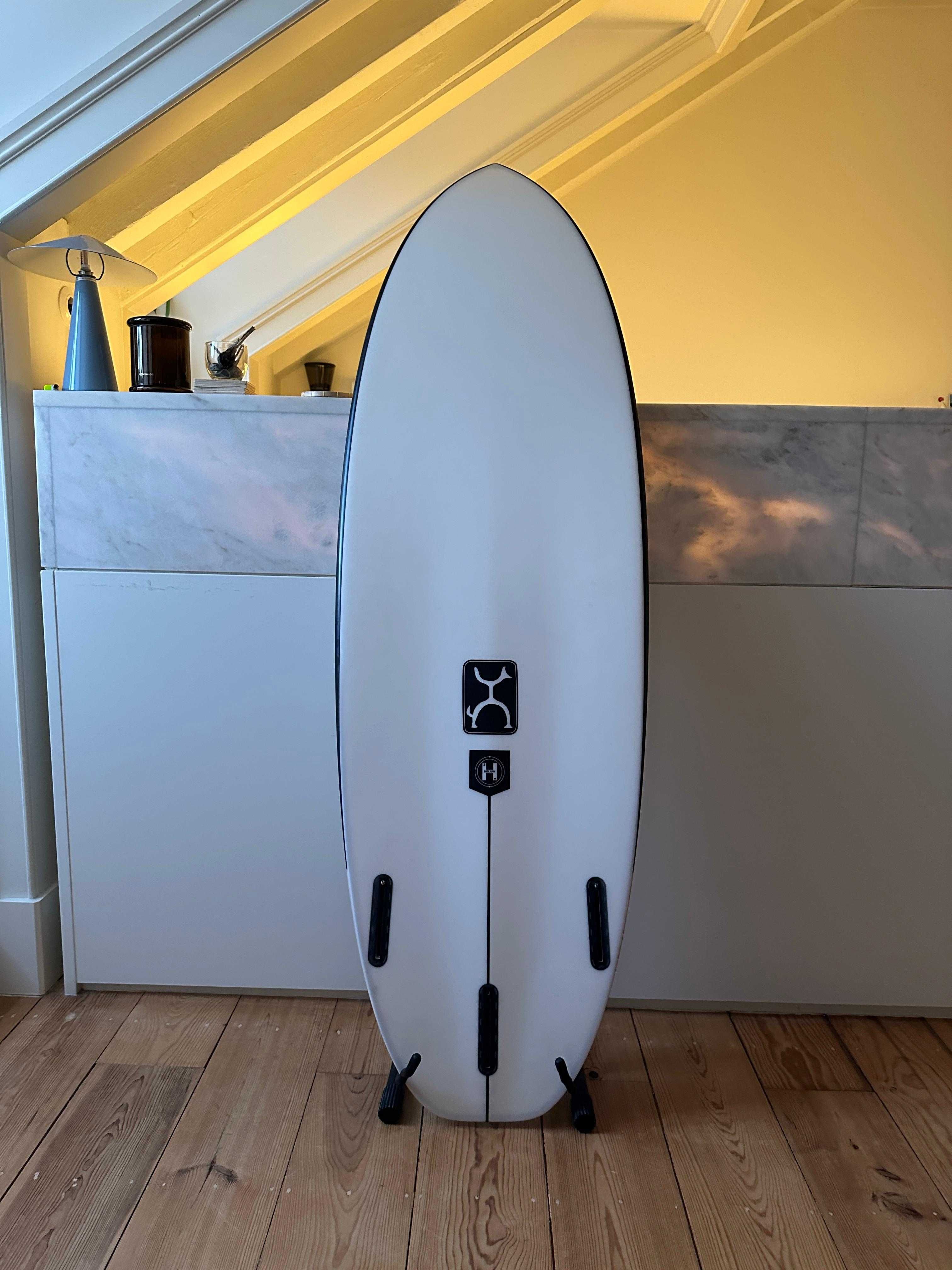 Firewire Machadocado 5'8 surfboard + Robs  2+1 Fins