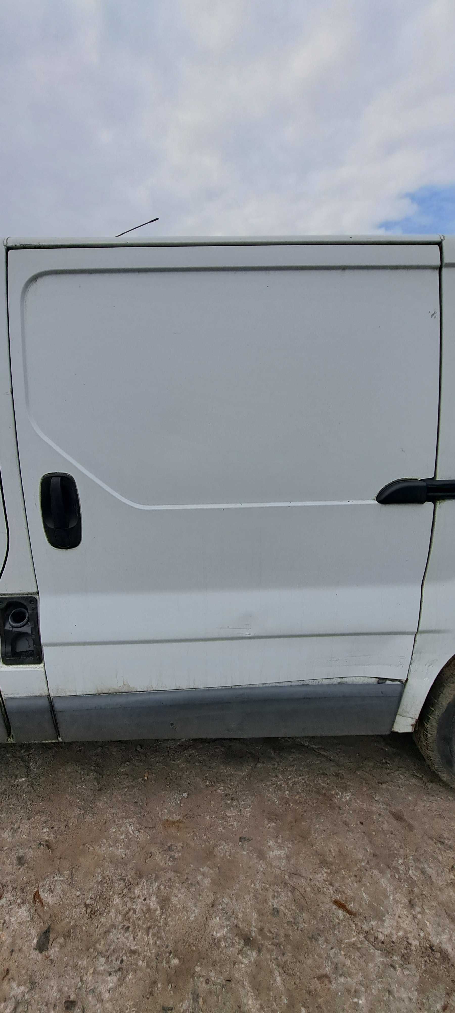 Drzwi lewe tył Opel vivaro