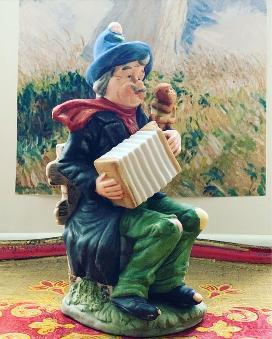 Бісквітна порцеляна статуетка