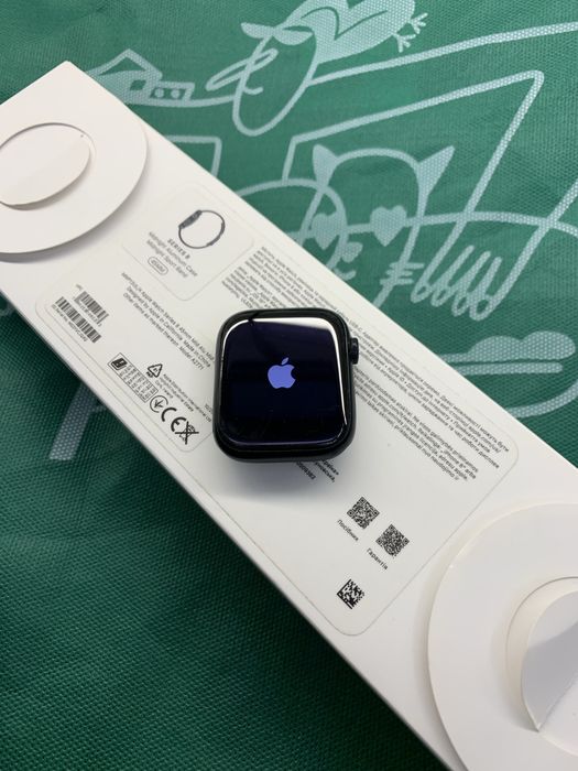 Продам часи apple watch 8 45mm все працює