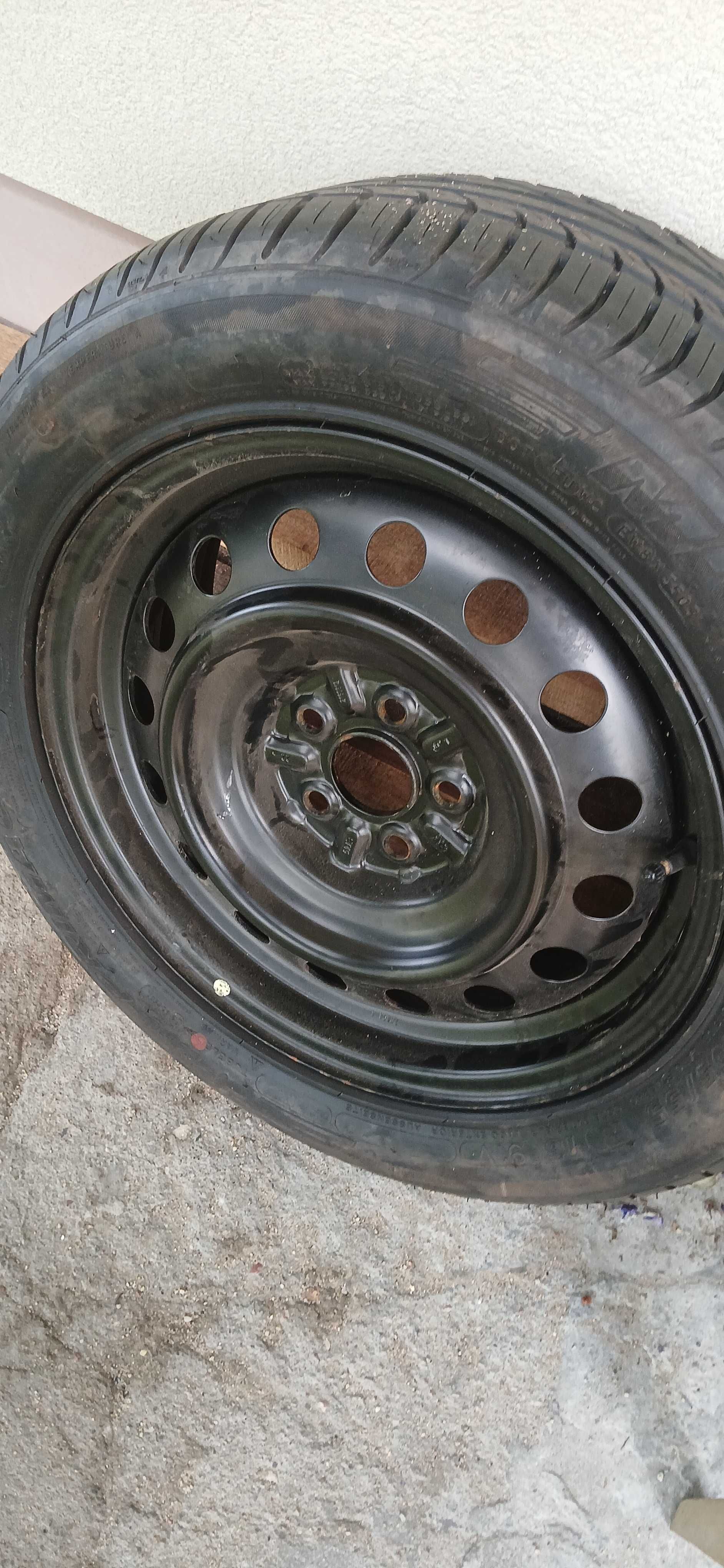 Felga stalowa z oponą 6 1/2jx16h2 et45