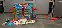 Garaż Hot Wheels + autka gratis