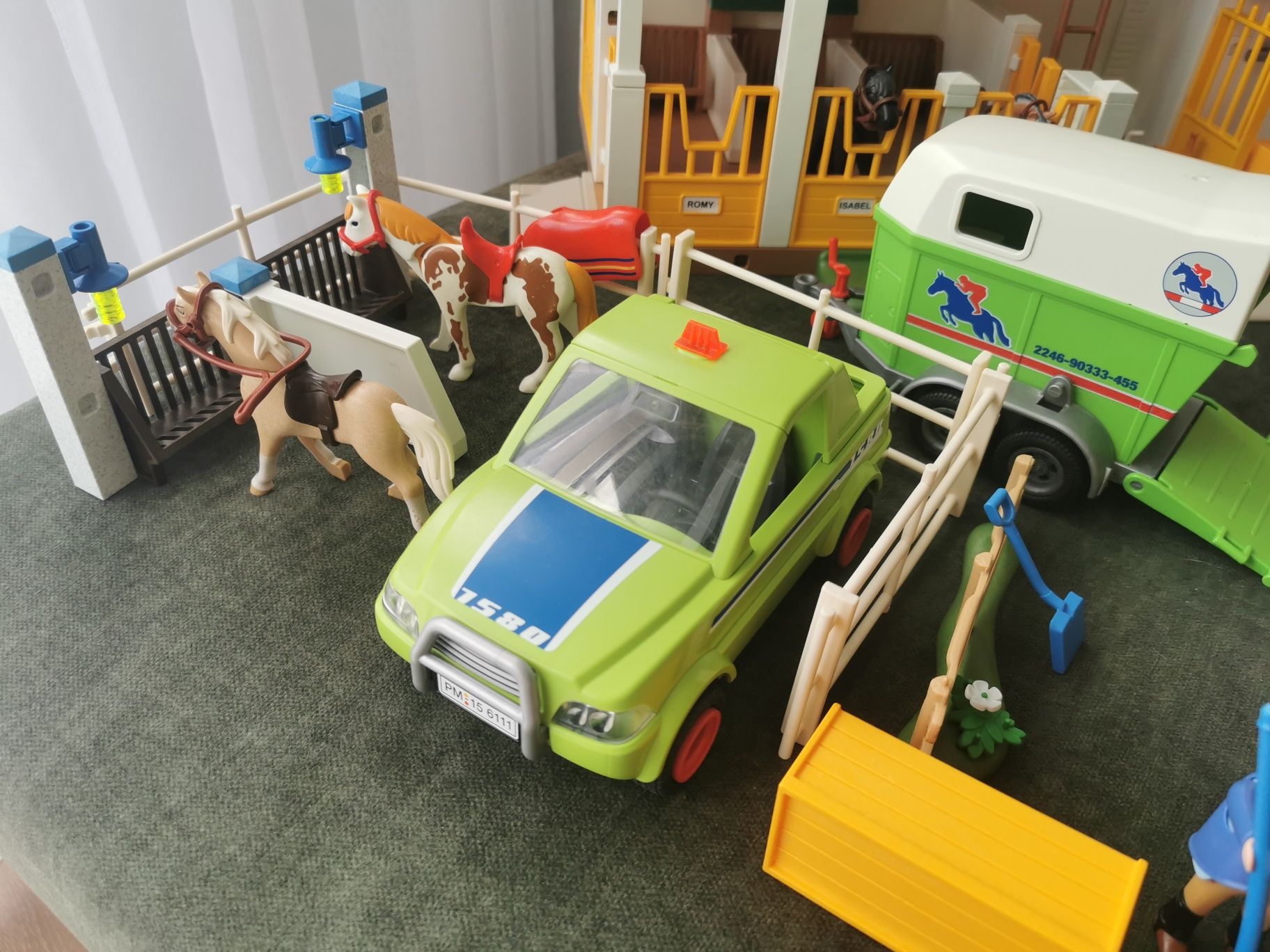 Klocki Playmobil stadnina koni, szkółka dla koni, auto, boxy.