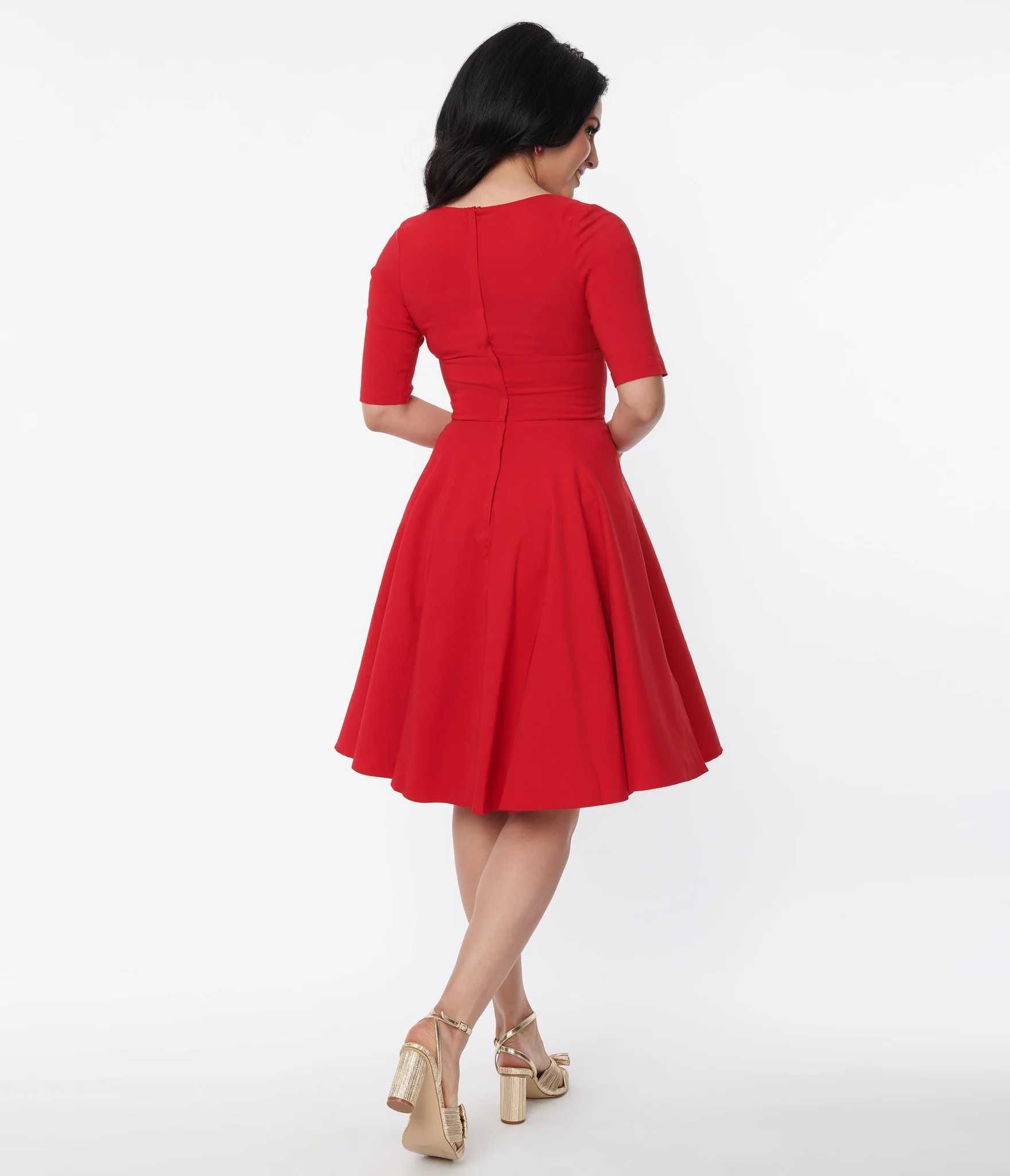 Червоне вінтажне плаття