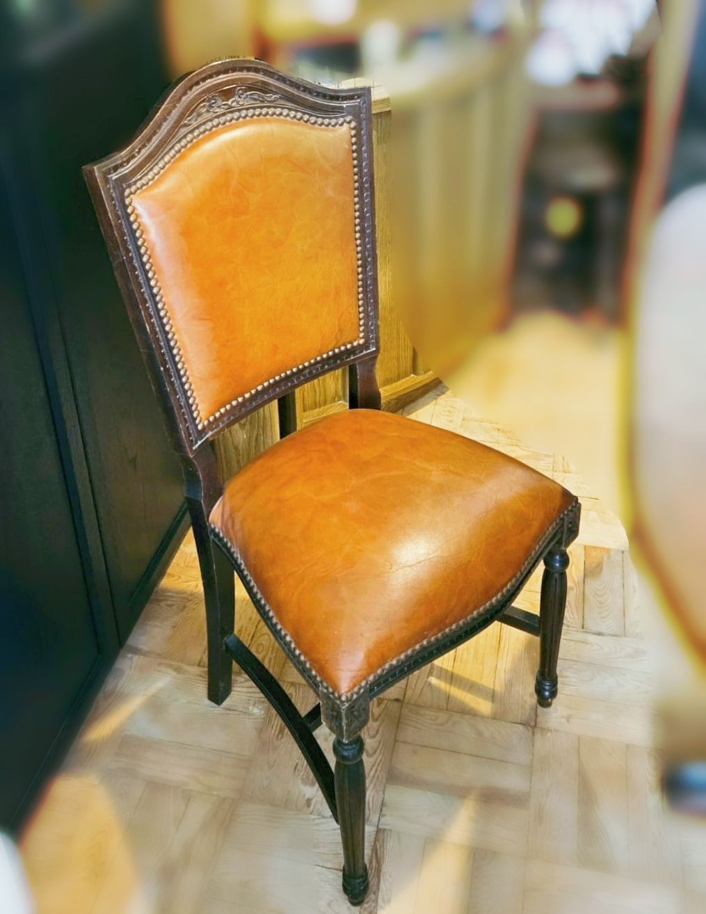 Mesa de madeira extensível com cadeiras