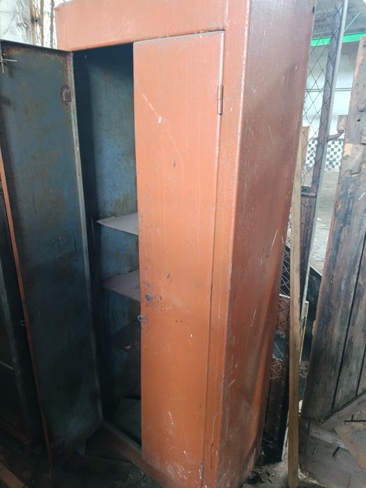 Продам шкаф металевий