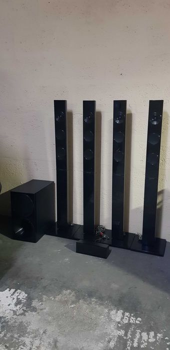 Colunas de som 4 x Samsung 2 x LG 1 x Panasonic sub woofer
