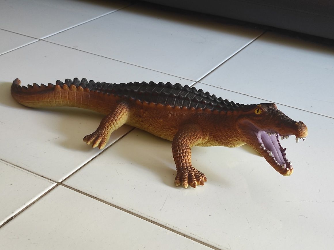 Crocodilo em borracha