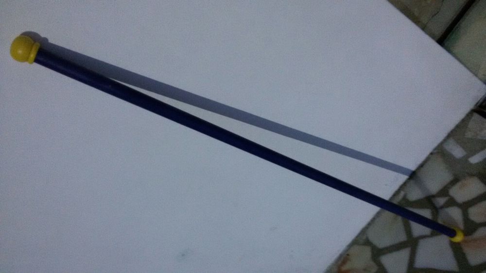 Varão para cortinas azul e amarelo